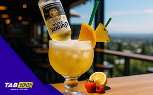 Nhiều người uống bia kèm lát chanh và muối trên miệng ly.